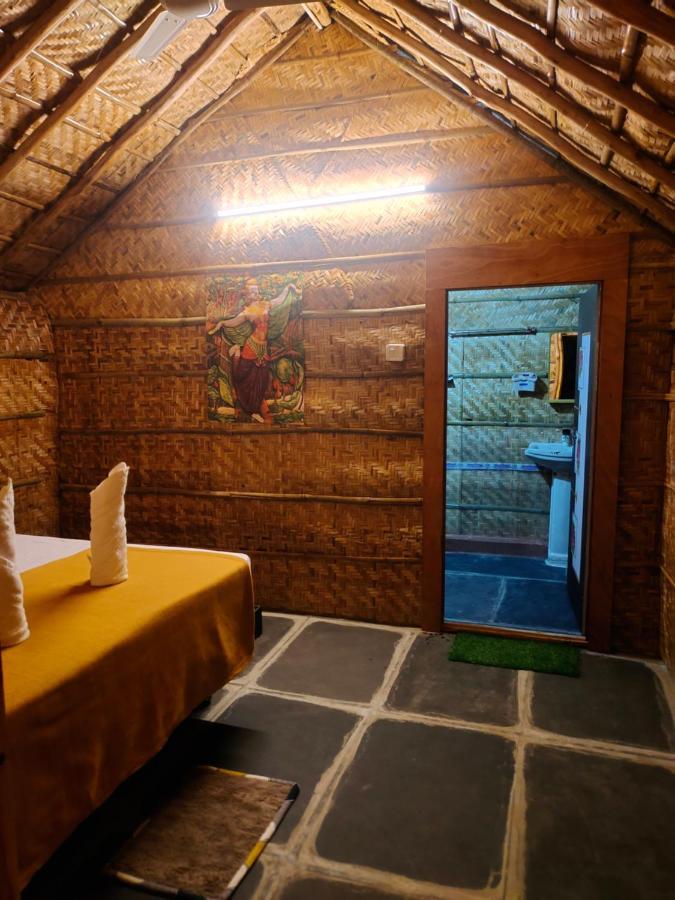 Waterfall Guesthouse Hampi Esterno foto