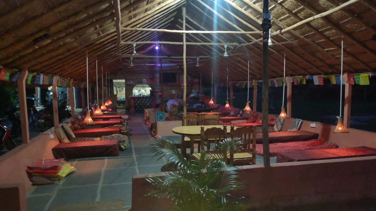 Waterfall Guesthouse Hampi Esterno foto