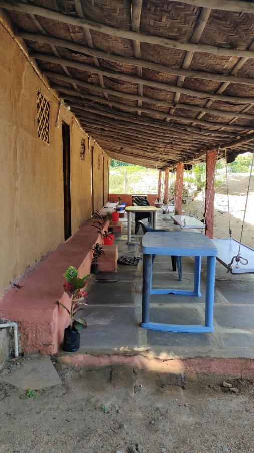 Waterfall Guesthouse Hampi Esterno foto