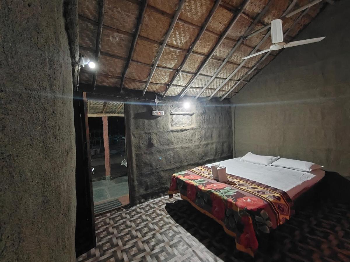 Waterfall Guesthouse Hampi Esterno foto