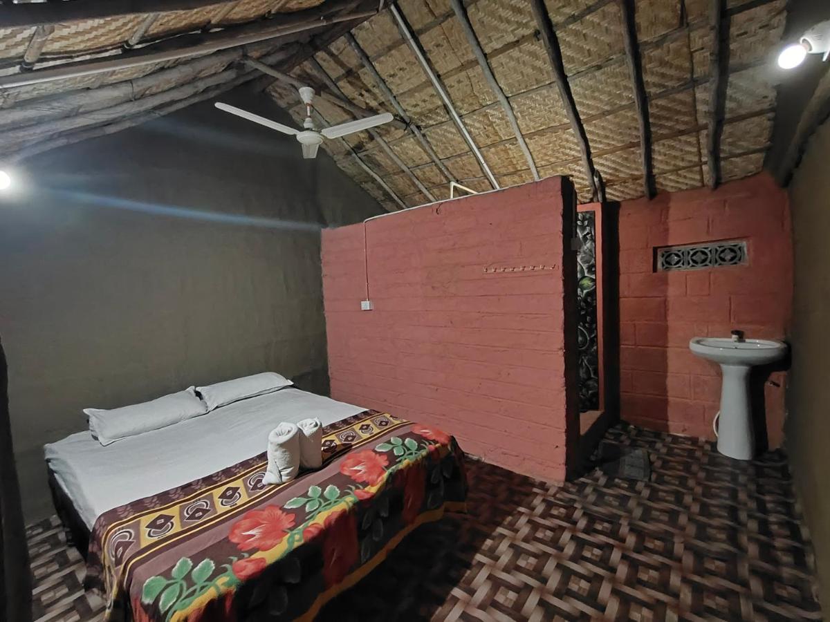 Waterfall Guesthouse Hampi Esterno foto