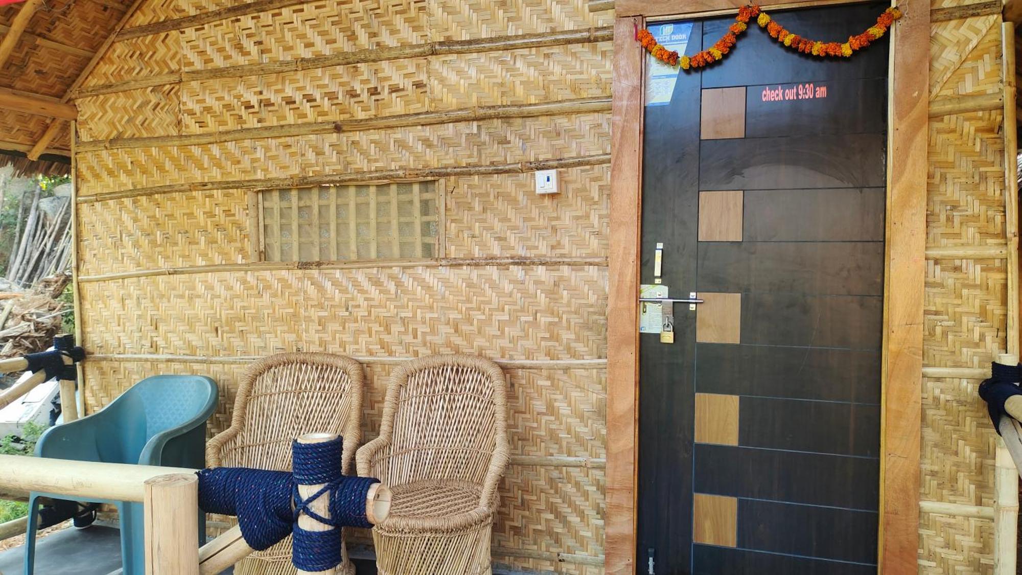 Waterfall Guesthouse Hampi Esterno foto